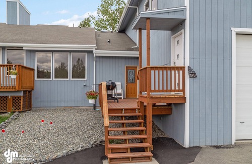 Huffman - O' Malley Apartment | Inviting South Anch. Suite with Chugach Mountain Views