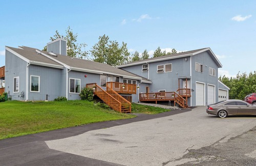 Huffman - O' Malley Apartment | Inviting South Anch. Suite with Chugach Mountain Views