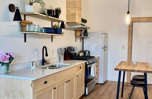 Ashland Apartment | Exceptional South Apartment with Kitchen & Breakfast Awaits