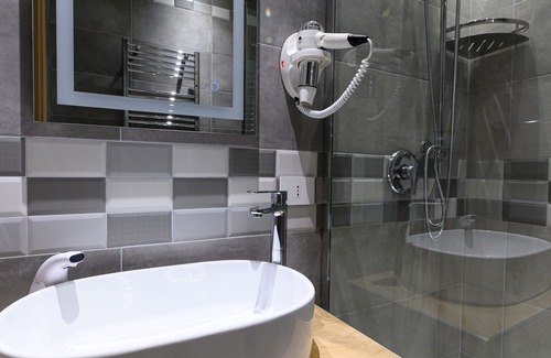 Canicatti House | Convenient South Area Guesthouse with Self Check-In