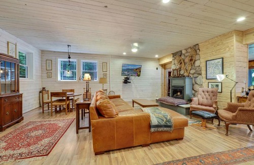 East Jordan House | Serene South Arm Shores: Oceanfront Retreat for Families