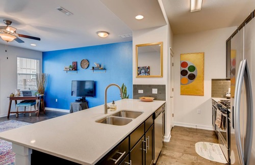 Austin House | Cozy South Austin Sanctuary with Spa & Kitchen Amenities