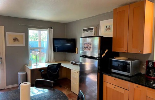 Westgate House | Discover South Austin Serendipity Hideout with Deck