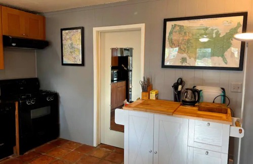 Westgate House | Discover South Austin Serendipity Hideout with Deck