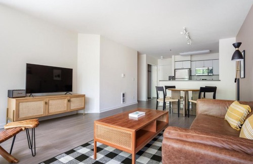 South Beach Apartment | Discover South Beach: Pet-Friendly Retreat with Spa & Tennis