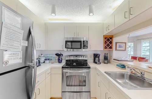 Glen Arbor Apartment | Oceanfront Retreat at South Beach 53 with Hot Tub Access