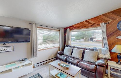 Grayland House | Unforgettable South Beach Getaway: Pet & Child Friendly Stay
