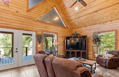 Doniphan Cabin | Unforgettable South Beach Resort: Kids Welcome, Rated 10/10