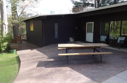 Roscommon House | Experience the South Branch Ausable River Retreat