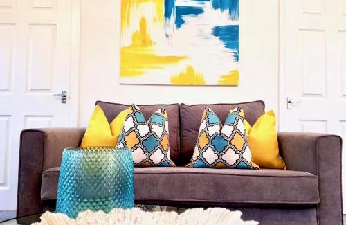 Wishaw Apartment | Cozy South Calder House: Ideal for Families and Pets