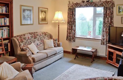 West Buckland House | Pet-Friendly Retreat at South Cleeve Bungalow - 4 Stars