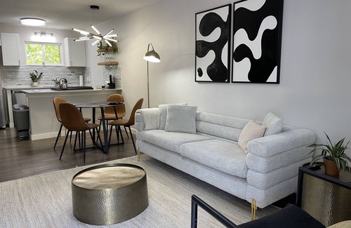 Travis Heights Condo | Inviting South Congress Condo with Spa and Hot Tub Amenities