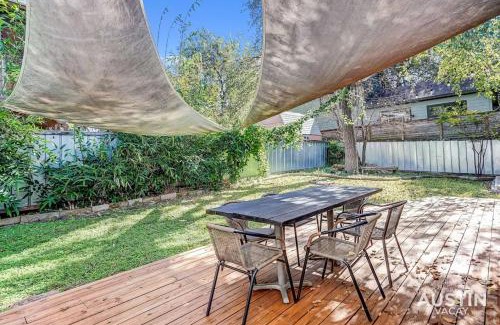 Bouldin House | South Congress Living w Gorgeous Porch and Backyard