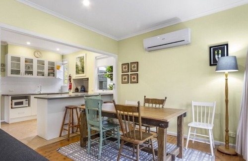 South Durras House | Beachside Retreat: 10/10 Rated Cottage Steps from the Ocean