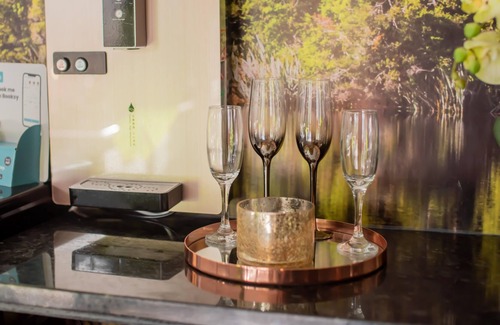 Swanley Other | South East Sauna Modern and Luxurious 1-bedroom Guest House