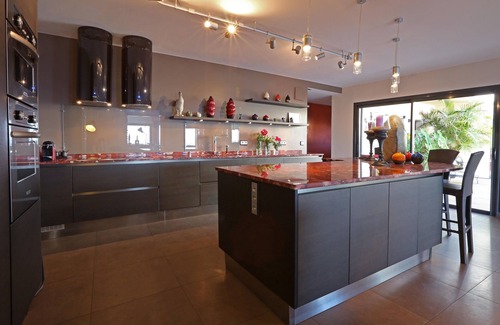 Le Lavandou Villa | Discover a Beautiful Villa with Panoramic Ocean Views