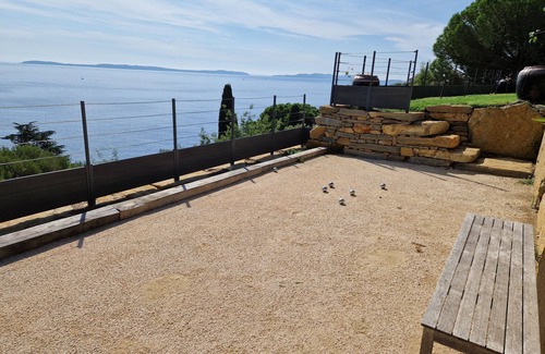 Le Lavandou Villa | Discover a Beautiful Villa with Panoramic Ocean Views