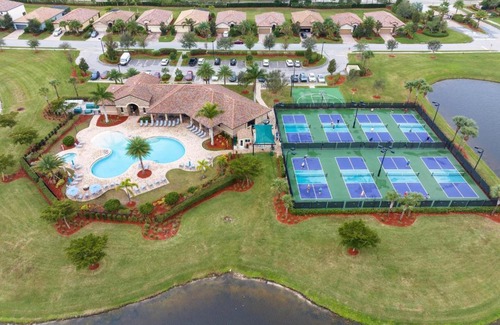 Bradenton House | Relaxing South Facing Gated Community with Pool & Hot Tub