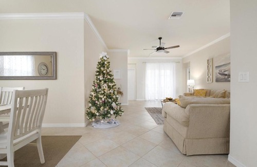 Bradenton House | Relaxing South Facing Gated Community with Pool & Hot Tub