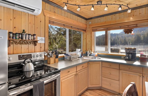 Gold Bar Apartment | Premier South Fork Lodge with Riverfront Apartments