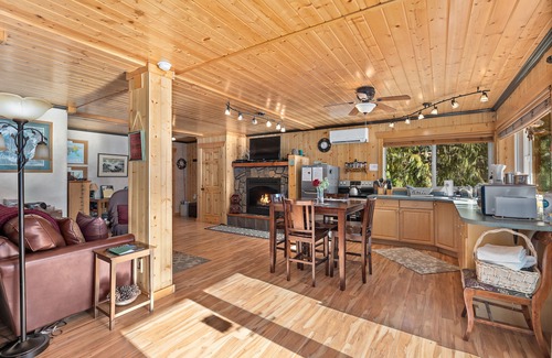 Gold Bar Apartment | Premier South Fork Lodge with Riverfront Apartments