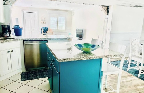 South Jordan Apartment | Outstanding Executive Apartment with Private Gym & Ocean Views