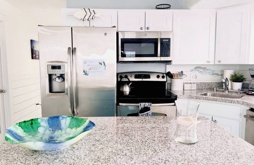 South Jordan Apartment | Outstanding Executive Apartment with Private Gym & Ocean Views