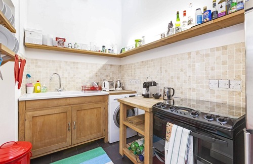 South Kensington Apartment | Top-Rated South Kensington Host with Pool and Spa Amenities