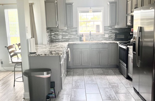 Lake Charles House | Idyllic South Lake Charles Home with Breakfast & Pet Friendly