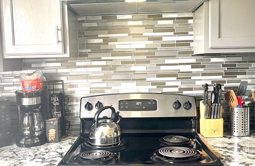 Lake Charles House | Idyllic South Lake Charles Home with Breakfast & Pet Friendly