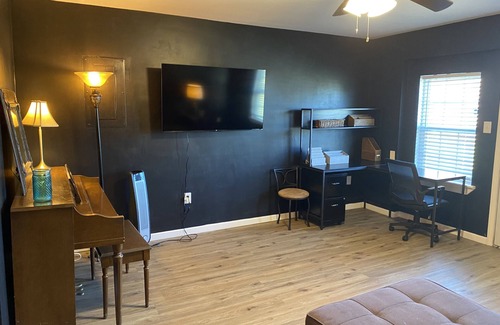 Lake Charles Cottage | Charming South Lake Charles Guest Cottage with Spa & Kitchen