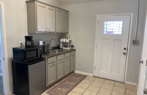 Lake Charles Cottage | Charming South Lake Charles Guest Cottage with Spa & Kitchen