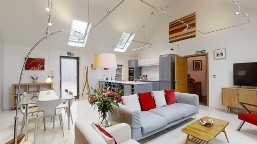 Wavendon Bed & Breakfast | South Lodge: Pet-Friendly Stay with Ocean Views & Top Ratings