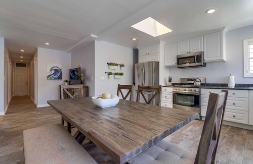 South Mission Beach Condo | Tranquil Bay Side Retreat with Pool and Ocean Views