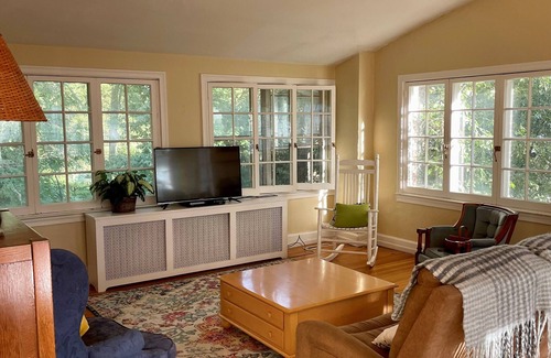 Des Moines Apartment | Convenient Stay at South of Grand Carriage House Near Downtown