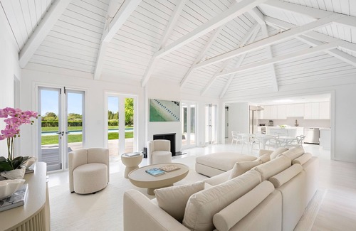 Sagaponack House | South of highway: NEW & ultra modern, with stunning 40 acre reserve VIEWS