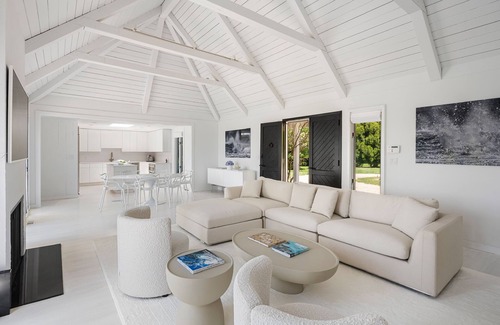 Sagaponack House | South of highway: NEW & ultra modern, with stunning 40 acre reserve VIEWS