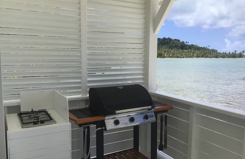 Teahupoo House | South of Raiatea island, 2-person bungalow, lagoon-side, white sand, all comforts.