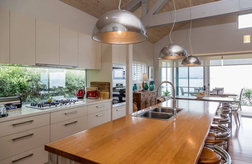 Culburra Beach House | Exquisite South Pacific Oceanfront Retreat with Spa & Views