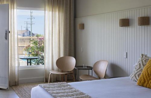 Tuncurry Hotel | Tranquil Stay at South Pacific Palms Motor Inn with Pool