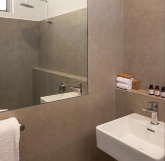 Tuncurry Hotel | Tranquil Stay at South Pacific Palms Motor Inn with Pool