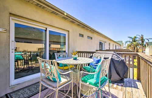 South Padre Island Apartment | Relaxing South Padre Island Condo with Ocean View & Pool