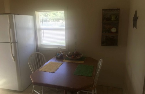 South Side House | Top-Rated South Park BnB: Spa & Family-Friendly Stay!