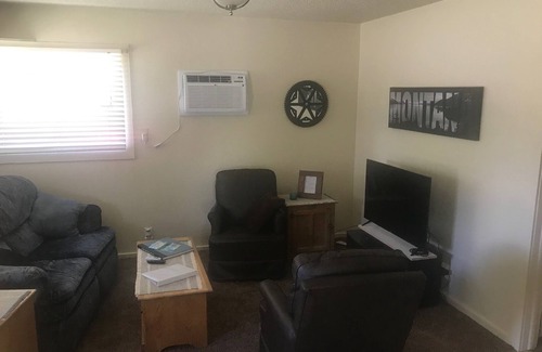 South Side House | Top-Rated South Park BnB: Spa & Family-Friendly Stay!