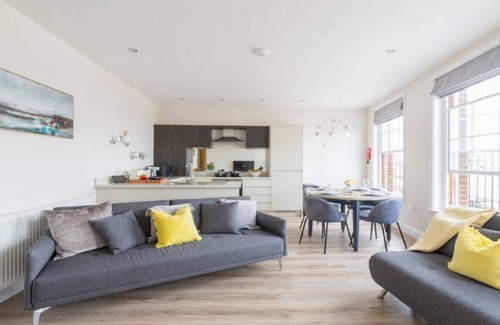 Great Yarmouth Apartment | Stylish South Quay Penthouse with Parking & River Views