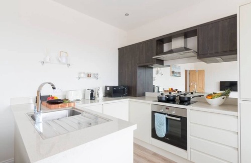 Great Yarmouth Apartment | Stylish South Quay Penthouse with Parking & River Views