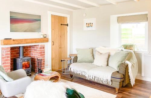 Jedburgh House | Top-Rated South Riccalton Farm Cottage with Hot Tub Retreat
