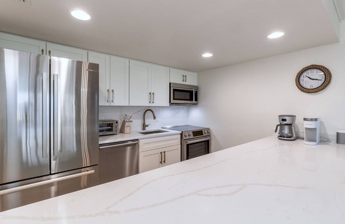 Captiva Condo | Coastal Escape: South Seas Serenity II with Oceanfront Views