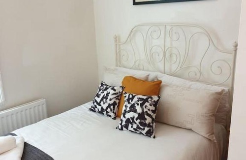 South Shields Apartment | Discover South Shield's Hidden Gem: Garnet 3 Bedroom Apt