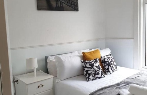 South Shields Apartment | Discover South Shield's Hidden Gem: Garnet 3 Bedroom Apt